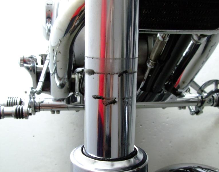 Motorradgabel mit Öl