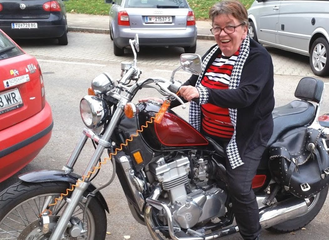 Bikerin Margit und ihr Ennio