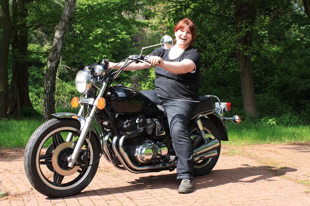 Bikerin Barbara mit Ihrer Honda