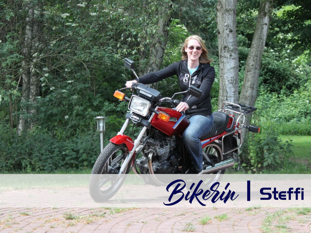 Bikerin Steffi mit ihrem Motorrad